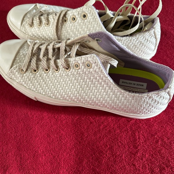 Ivory converse - Picture 2 of 9